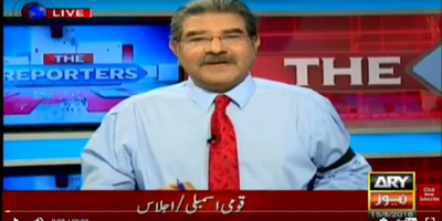 ARY anchor, colleagues wear black arm bands to protest ban on Dr. Shahid 